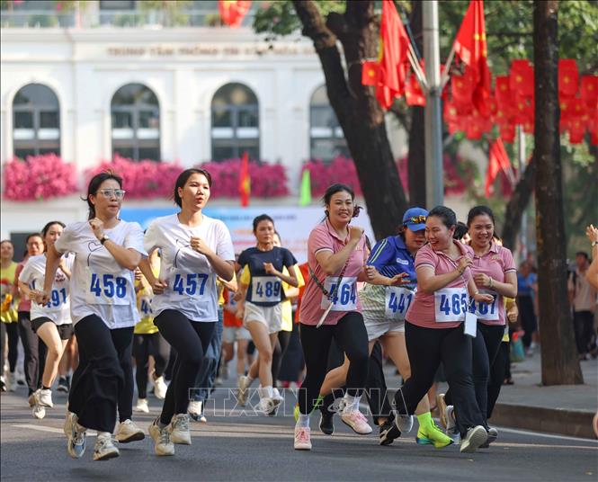 Giải đấu là dịp để tăng cường tinh thần đoàn kết, giao lưu học hỏi và tuyển chọn những vận động viên xuất sắc tham dự chung kết Giải chạy Báo Hà Nôị mới cấp thành phố. Ảnh: Thanh Tùng - TTXVN